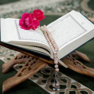 Quran roses green