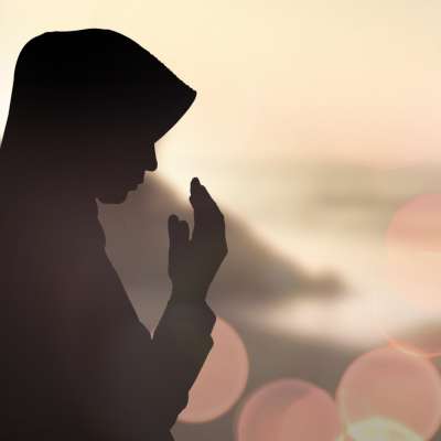 sister praying